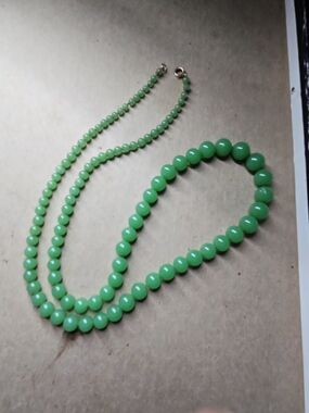 Vintage Apple Green Hetian Jade Graduated Necklace with 14K Clasp